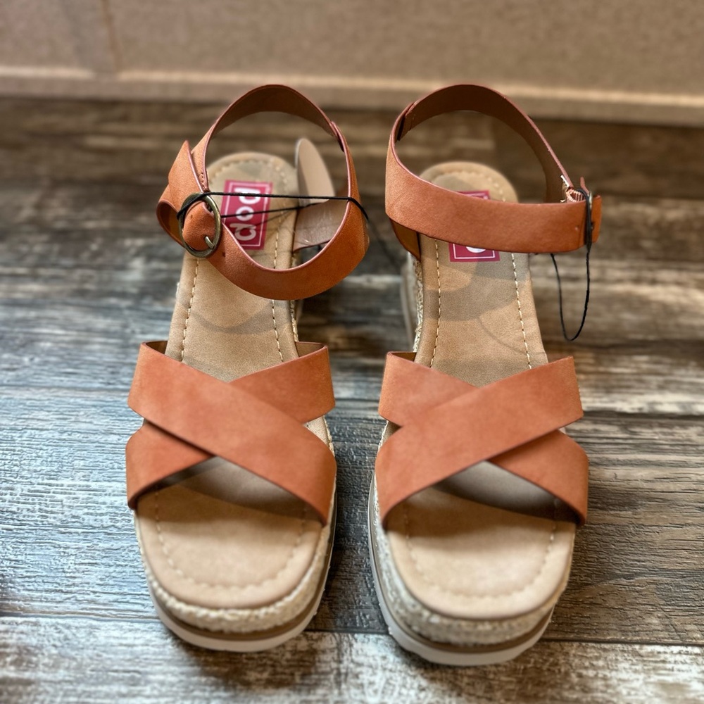 Clarks Tan Strappy Sandals